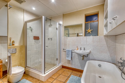 Cottage-Bathroom