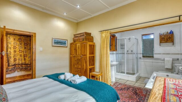 Farmhouse-Bedroom-with-Ensuite