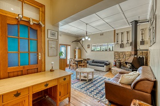 Farmhouse-Sitting-Room