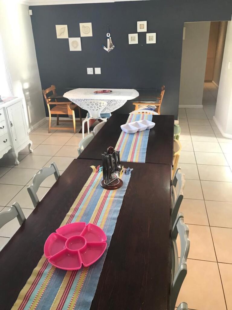 dinning area.jpg
